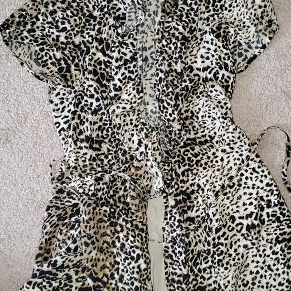 Leopard Print Ruffle Top - Picture 3 of 3